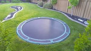 Begraven gifi trampolines komen ten goede aan volwassenen en kinderen met speciale behoeften