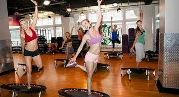 Adult fitness trampoline: kan stuiteren terug in vorm?